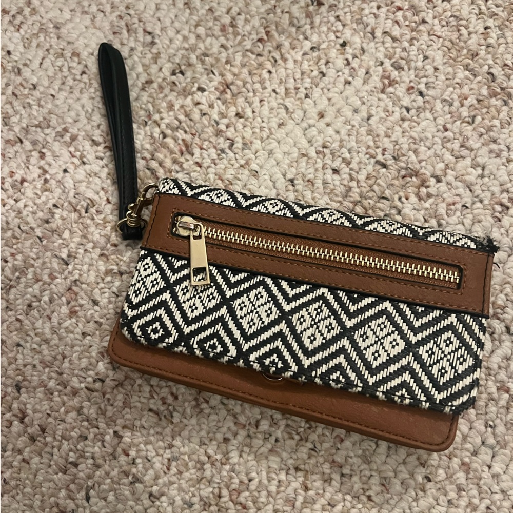 Like new clutch wristlet, geometric print